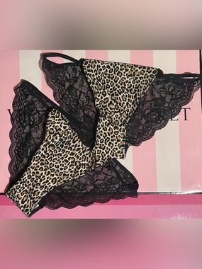 2 New Vintage Victoria's Secret
PINK string Bikini panties lace cotton leopard